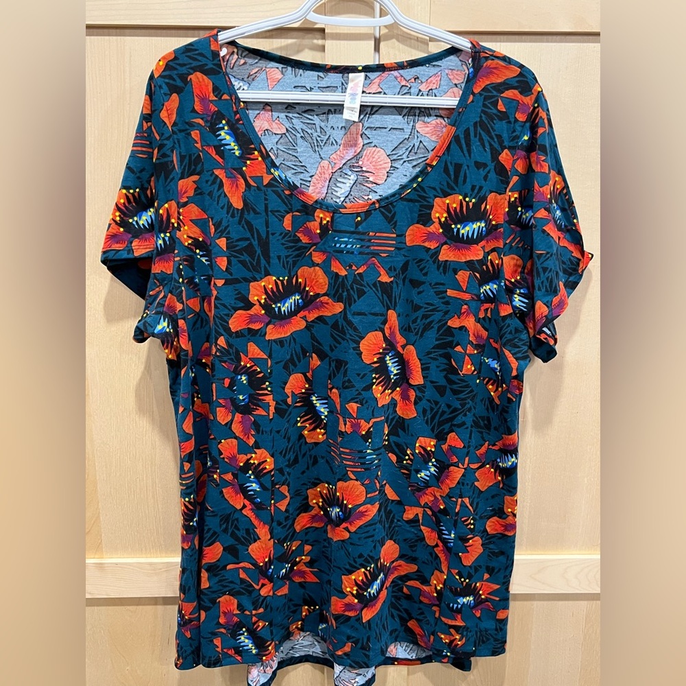 Scoop Neck Tee